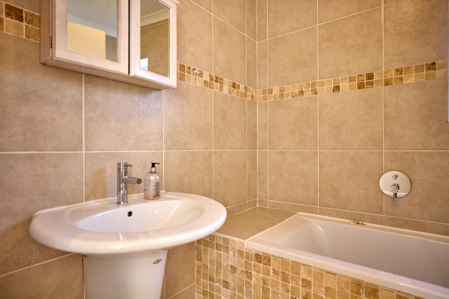 3 Bedroom Property for Sale in Milkwood Park Western Cape